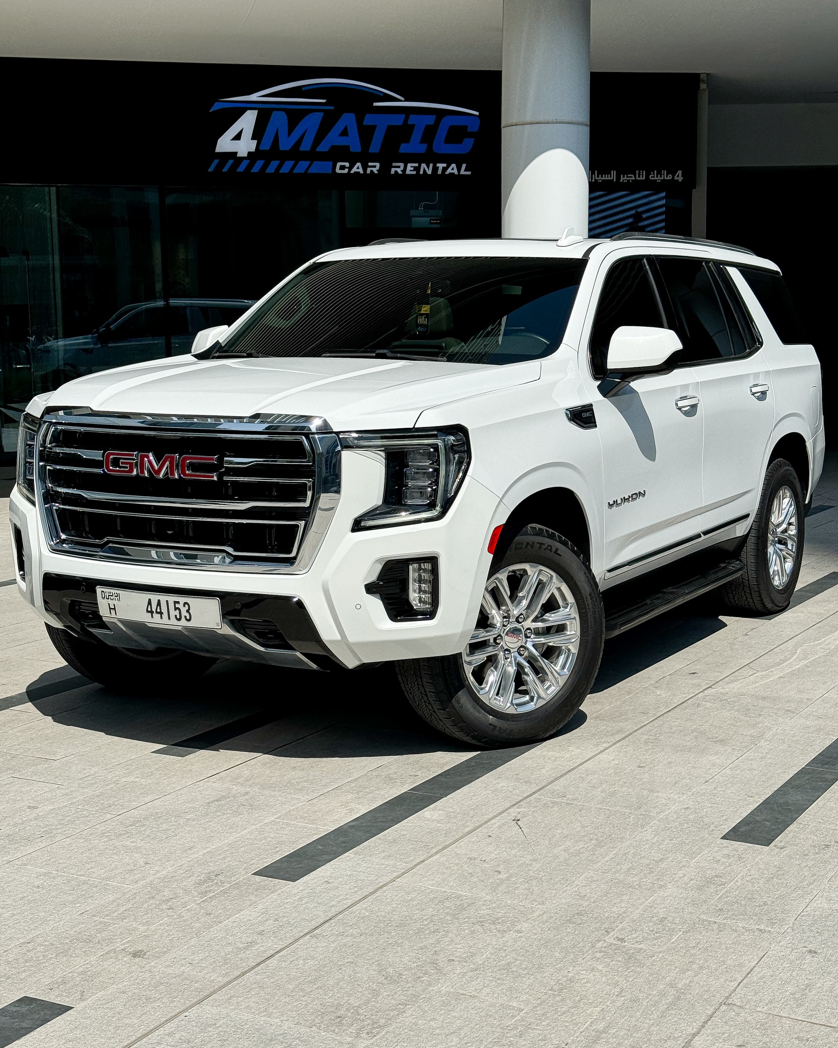 GMC Yukon Denali - Thumbnail 2